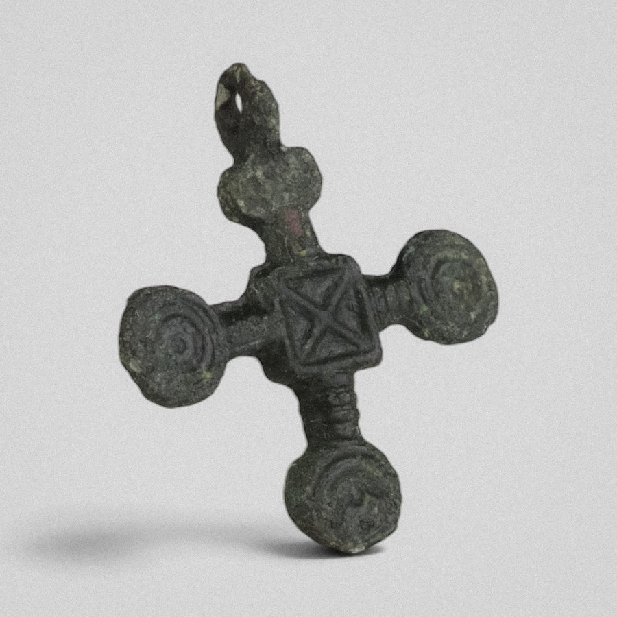 P-49-B: bronze cross pendant, object view 3