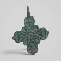 P-51-B: bronze cross pendant, object view 3