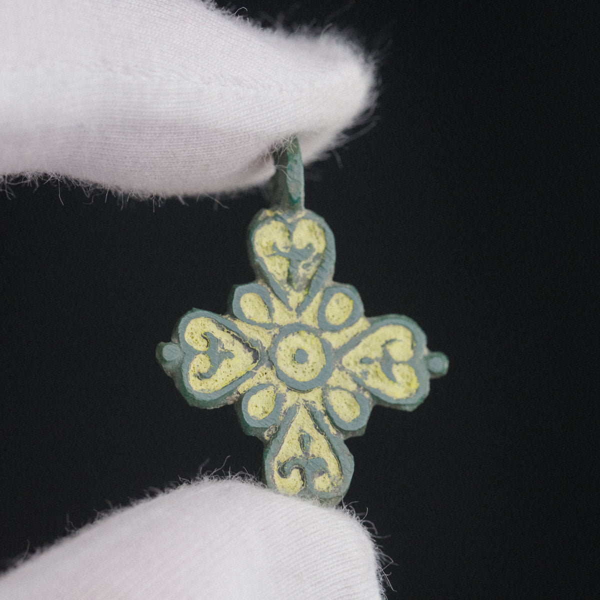 P-51-B: bronze cross pendant, object view 6