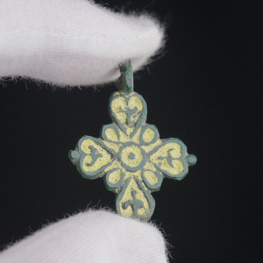 P-51-B: bronze cross pendant, object view 6