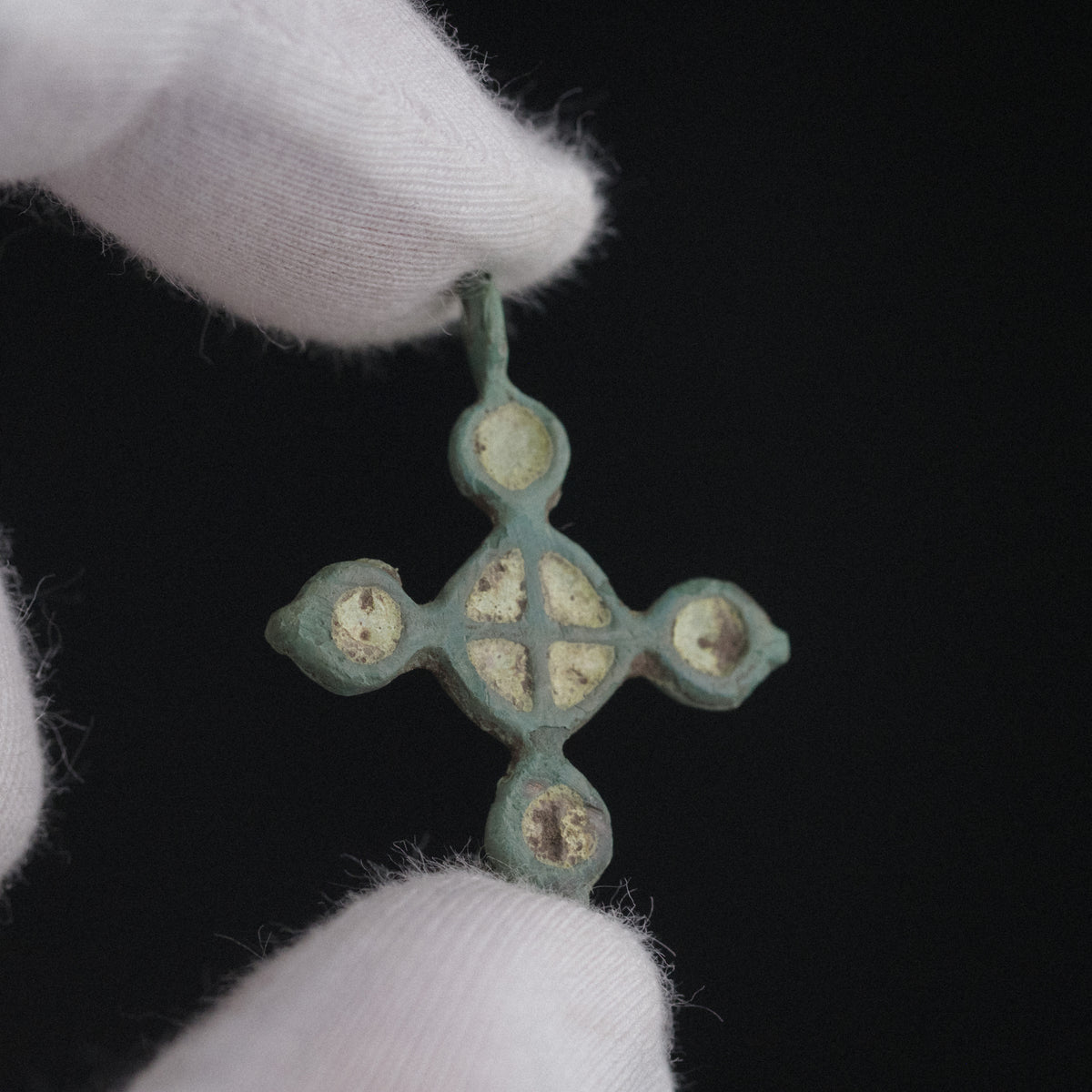 P-52-B: bronze cross pendant, object view 1