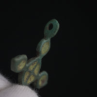 P-52-B: bronze cross pendant, object view 2