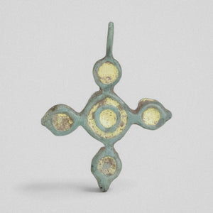 P-52-B: bronze cross pendant, object view 3