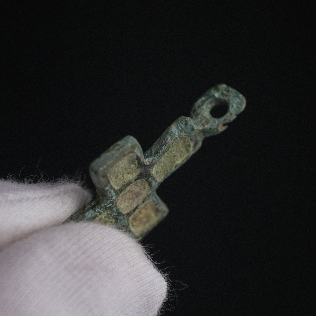 P-56-B: bronze cross pendant, object view 3