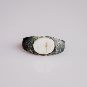 Roman bronze intaglio ring Numerius with white stone bezel and altar motif, top view