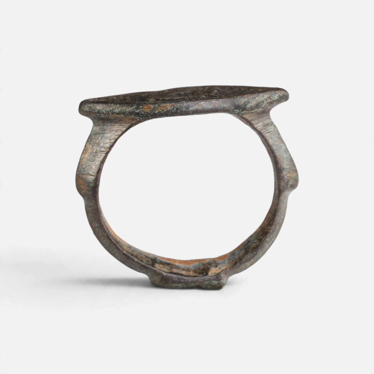 Roman bronze ring 'Catulla' shows its complete hoop and the pointed oval bezel edge in profile.