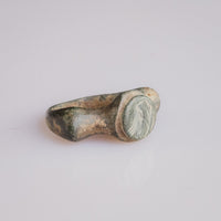 Roman bronze ring Corvidus side profile showing tapered shoulders and green patina