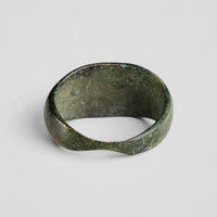 Roman bronze ring Equinor, interior view of the smooth bronze hoop