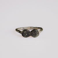 Roman bronze ring Numerius with bilobate bezel and ring-and-dot motifs, front view