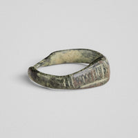 Roman bronze ring Vindex, angled view highlighting the ladder-pattern engraving