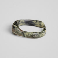 Roman bronze ring Vindex, rear view of the thin, plain, distorted hoop