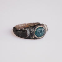 Roman bronze ring Volusenus side view showing raised cut-out shoulder and dart engraving