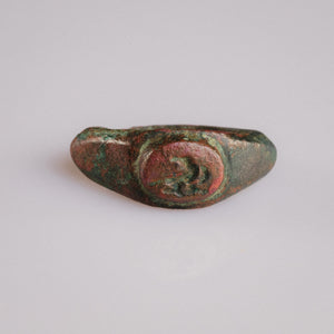 Roman bronze signet ring Corvinus with bird motif engraved on oval bezel