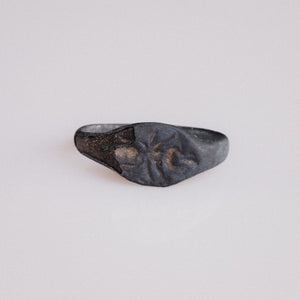 Roman bronze signet ring Formica with engraved ant motif on pointed-oval bezel, top view