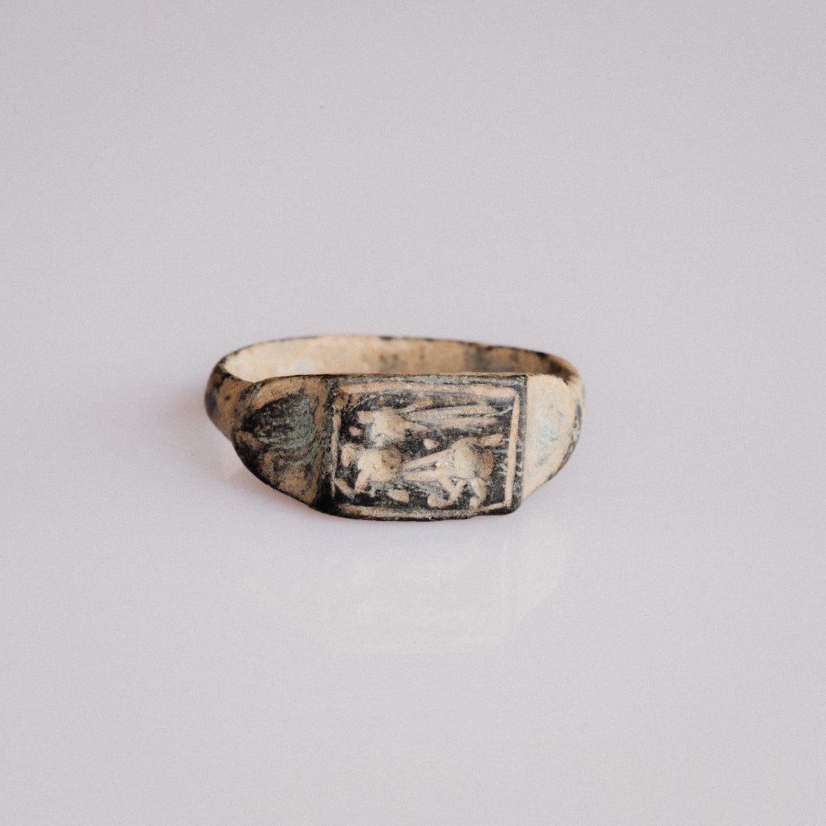 Roman bronze signet ring Grypho with rectangular griffin bezel, front view