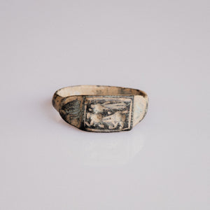 Roman bronze signet ring Grypho with rectangular griffin bezel, front view