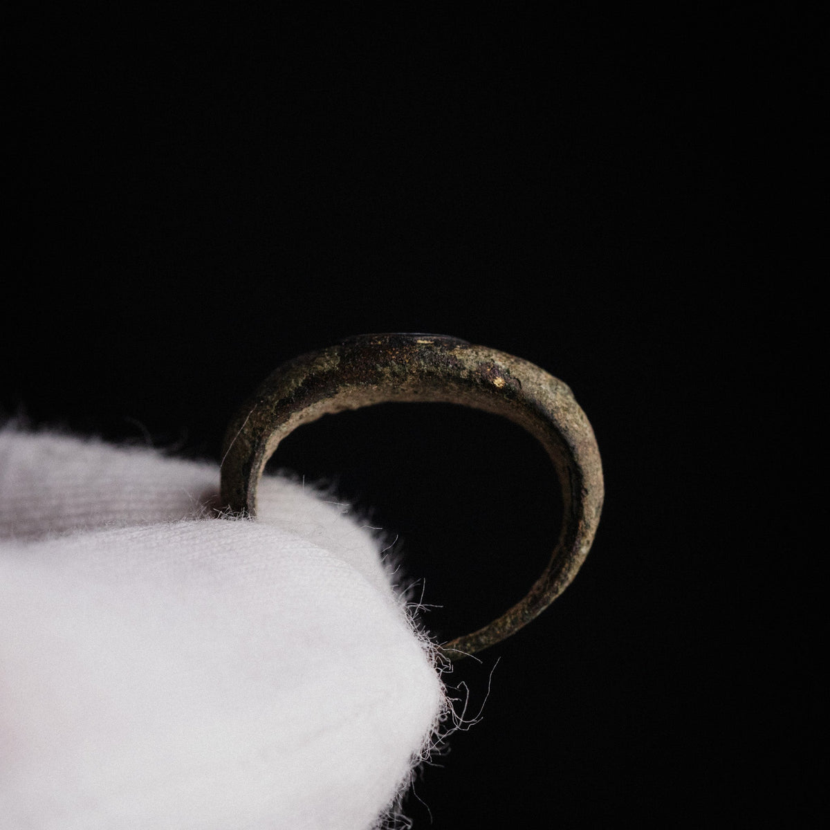 Roman Bronze Ring - 'Volusia' (2nd–3rd c. CE) EU 54 / US 7
