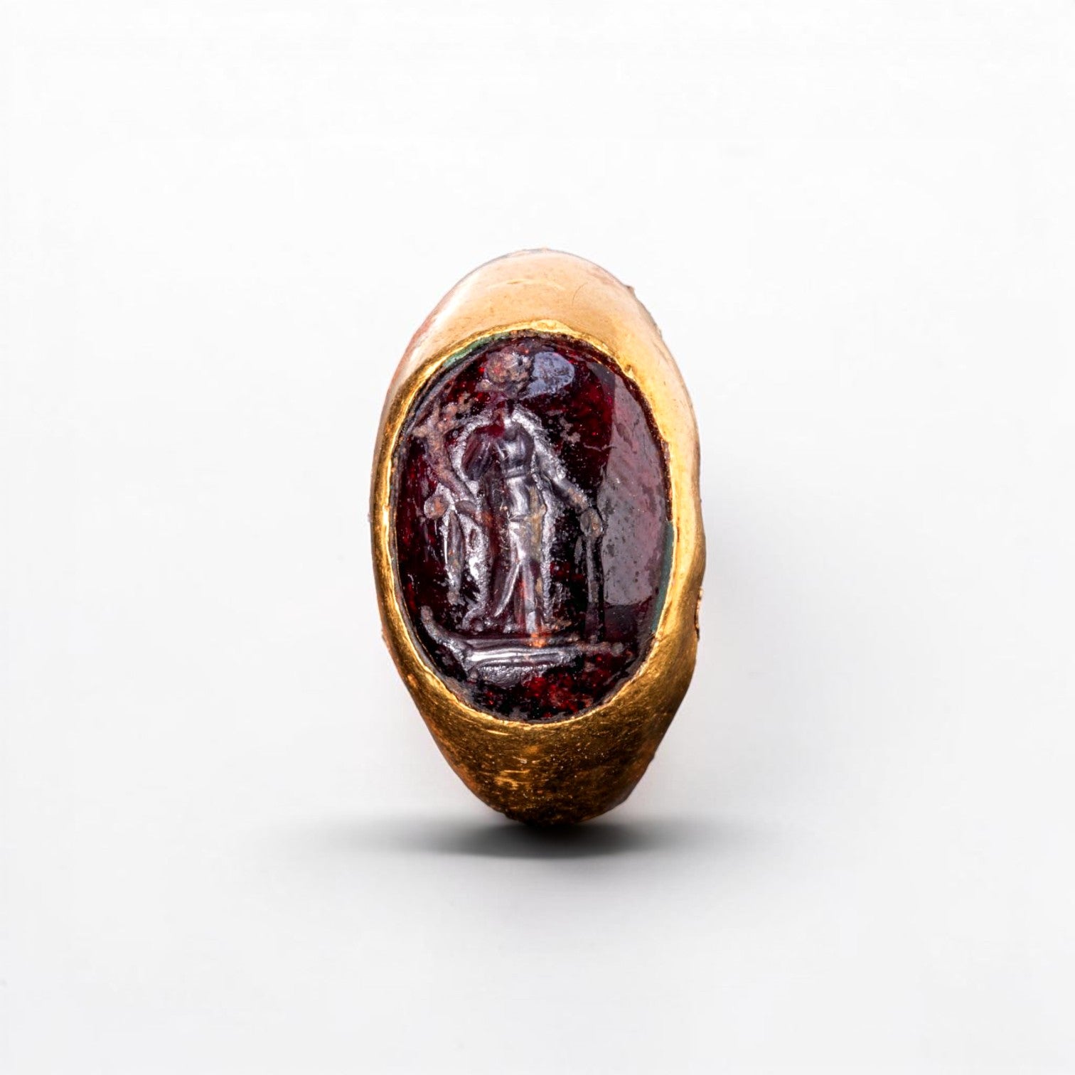 Garnet intaglio of Fortuna with cornucopia and rudder, top view