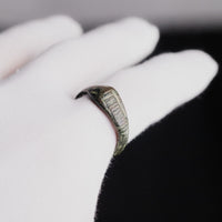 Roman bronze ring Vindex on a gloved finger, side view of the gabled head and ladder panel