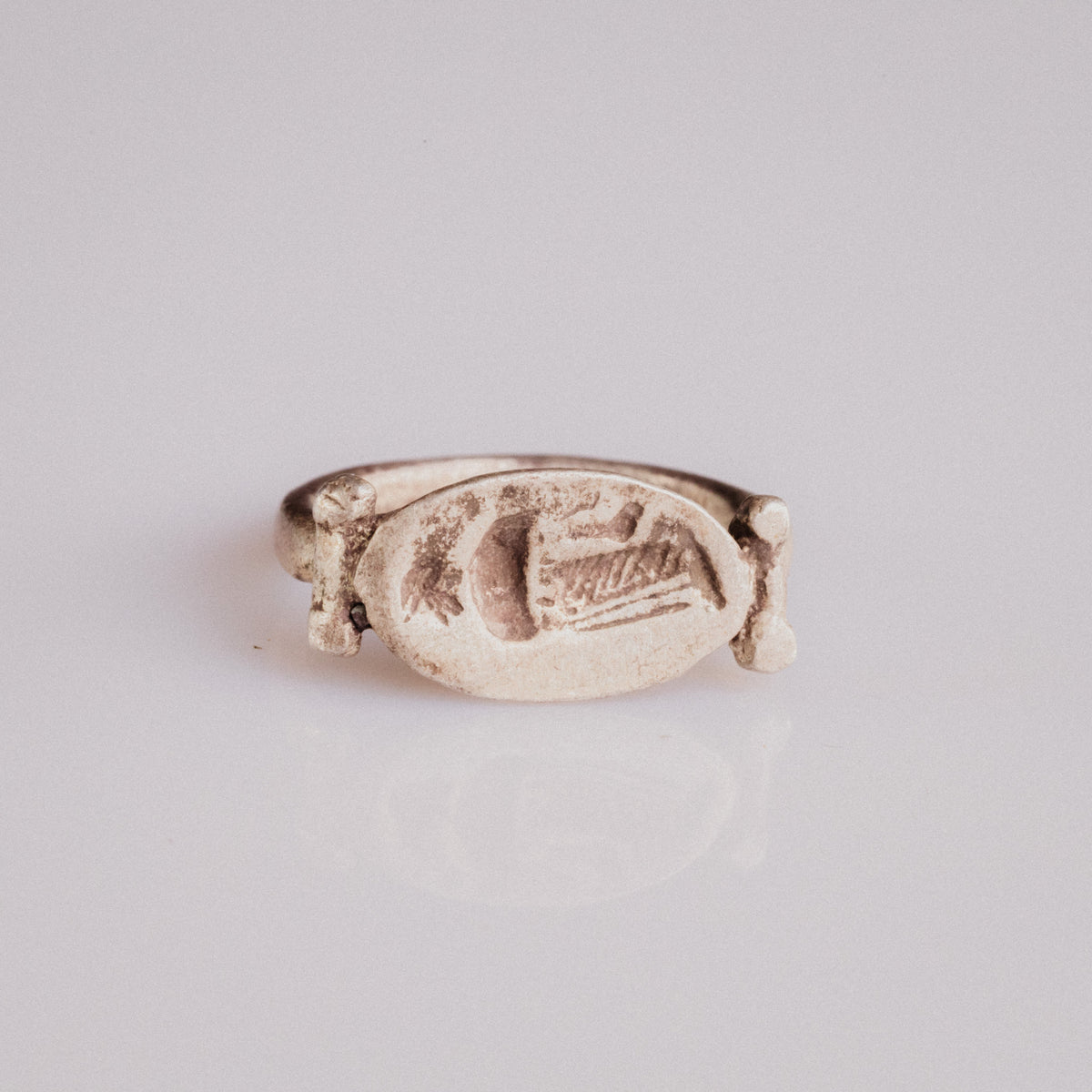 Roman silver ring Numeria showing oval intaglio bezel engraved with a standing draped figure, top view
