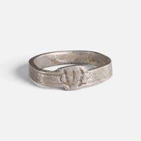 Roman silver ring 'Sextus' shows the shallow linear cuts on its bezel above the flat band.