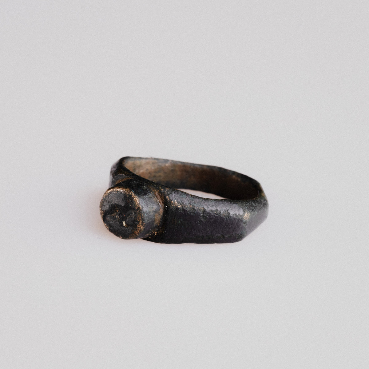 Three-quarter view of Roman bronze ring Numerius with engraved bird bezel