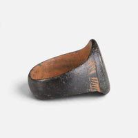 Byzantine bronze ring 'Kallisto' shows its incised shoulder and the inside of its hoop from the side.