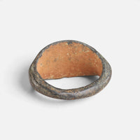 Roman bronze ring 'Mercurialis' shows the plain back of its oval bezel and the inner hoop.