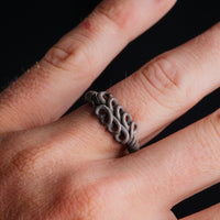 Roman silver wire ring 'Nodus' shows both loop rows while worn on a finger.
